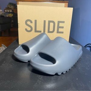Adidas Yeezy slide ‘grey slate’ size 11